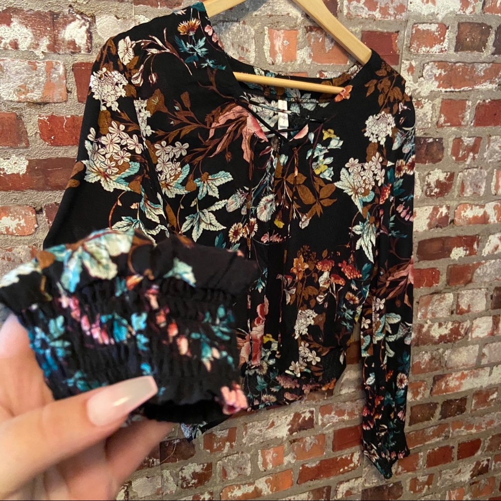 LongSleeve Crop Top Floral Printed Black Blouse - Picture 2 of 8